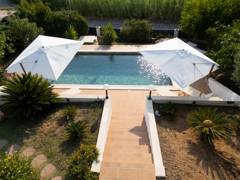 Esterni e piscina, 1