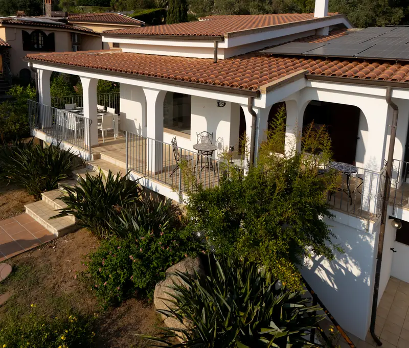Esterni e piscina, 5