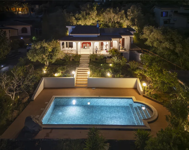 Esterni e piscina, 8